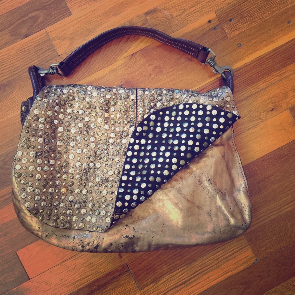 Campomaggi Studded bag. Detachable shoulder strap